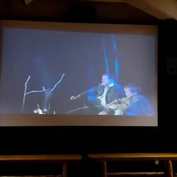 Mal genau auf den Slang hören. Da bemühen Sie sich noch.