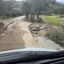 Irgendwie kommen wir immer wieder auf solche Straßen 😵‍💫😬