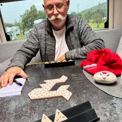 "TrioMinus" lenkt von jedem Sturm ab 😂