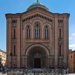 Chiesa del Sacro Cuore di Gesù — Bologna, Italy.