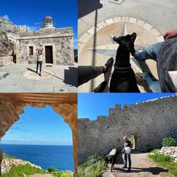 ..ganz vorne außerhalb der Stadtmauer ist ein kleiner Leuchtturm am Spitz vom Felsen..