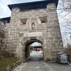 Erste von 4 Verteidigungsanlagen