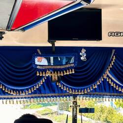 Immer hübsch... das Fahrerabteil