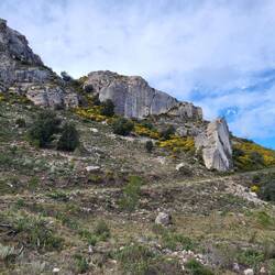 Rechts im Bild ist der Fels nochmal zu sehen.