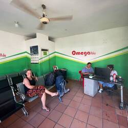 Reisebus Anbieter mit Wartebereich