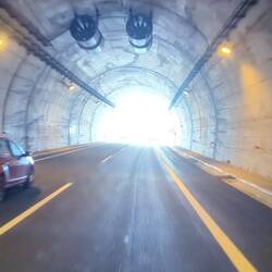 Ab in den Tunnel und rein in den Regen