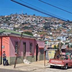 The dense and precarious houses on the hills in Valparisio