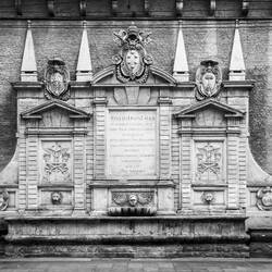 Fontana Vecchia (Old Fountain) ... on Via Rizzoli — Bologna, Italy.