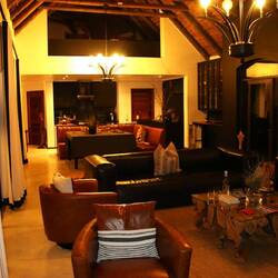 Küche Essbereich der Black Rhino Loge