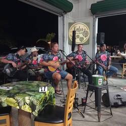 Les chanteurs au restaurant
