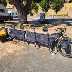 Vierer-Tandem auf dem Camping 😄