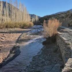 asi bajaba el rio donde nos quedamos a dormir