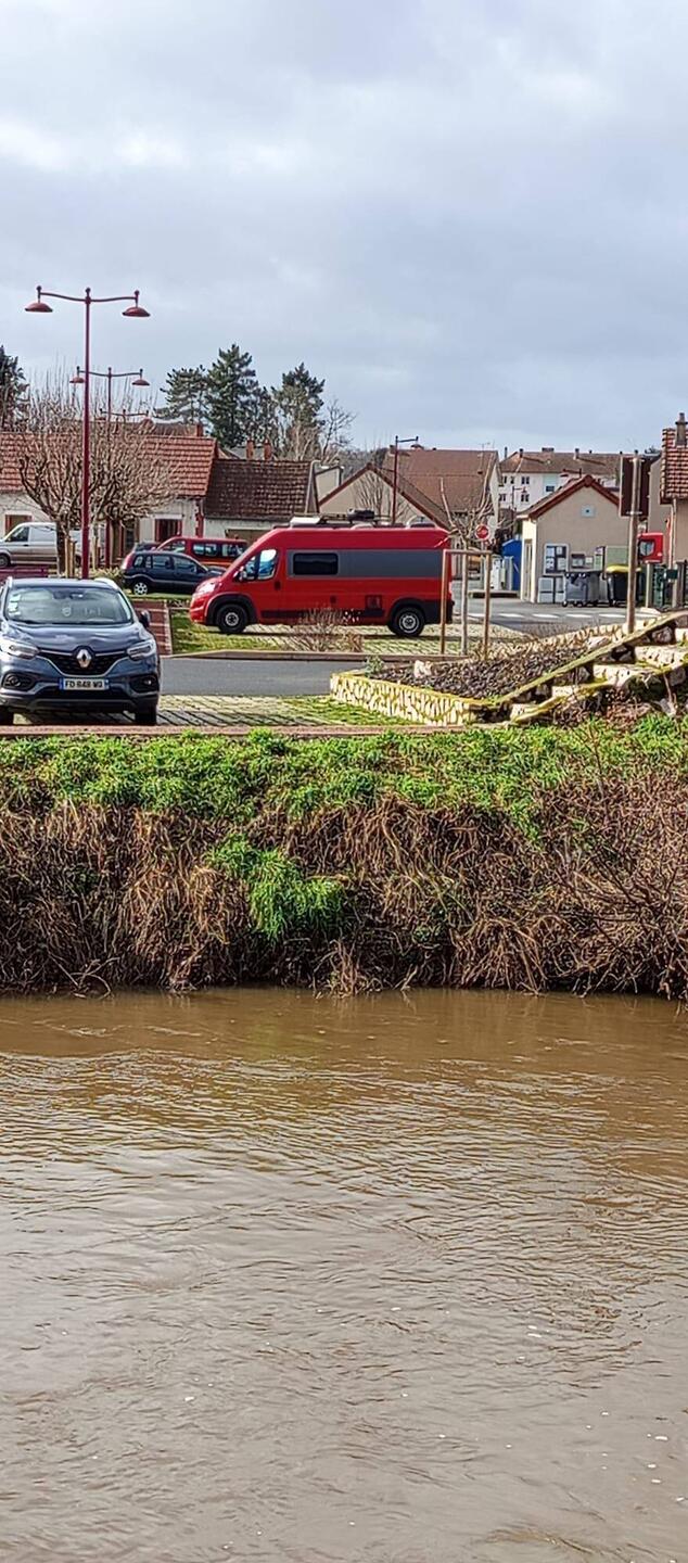 Kurzer Zwischenstop: Stellplatz in Lapalisse. Dusche war gut und schön heiß.