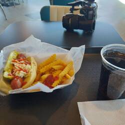 Hot Dog Combo, ging für 10 Dollar.