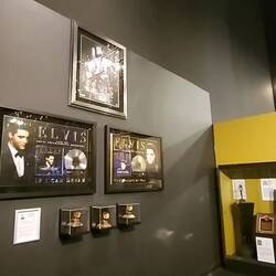 Noch mehr Gold, teilweise sogar CDs, die gab es erst nach seinem Tod.