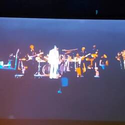 Hier wurde das Stagefeeling nachgestellt. Nicht hilfreich waren die Splitscreens im Video.