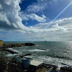 Morje kar umazano, ker je te dni tu noro pihalo...