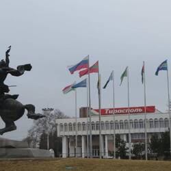 Die russische Flagge weht immer direkt neben der transnistrischen