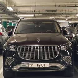 Das es ein Mercedes ist, weiß ich schon...