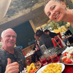 ..ganz leger, lecker und ein guter Rosé Wein..uns gefällt's ☺️