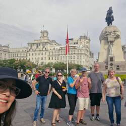 Unser Grüppli mit der Reiseleiterin Ana