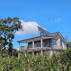 Haus mit Aussicht aufs Meer