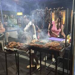 Viel Fleisch auf den Grills