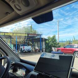 Vor der Autowäsche...