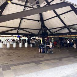 Flughafen komplett im Freien, ohne Wände