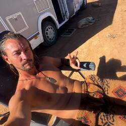 Die Hunde und ich chillen bei 24 Grad 😎💫