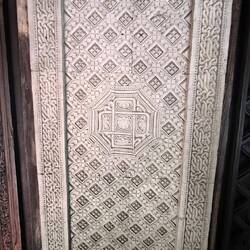 Wandelement aus Korallenstein