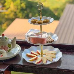 Afternoon Tea in unserer Unterkunft - erneut ein Kugelzelt in der Gegend von Mon Jam