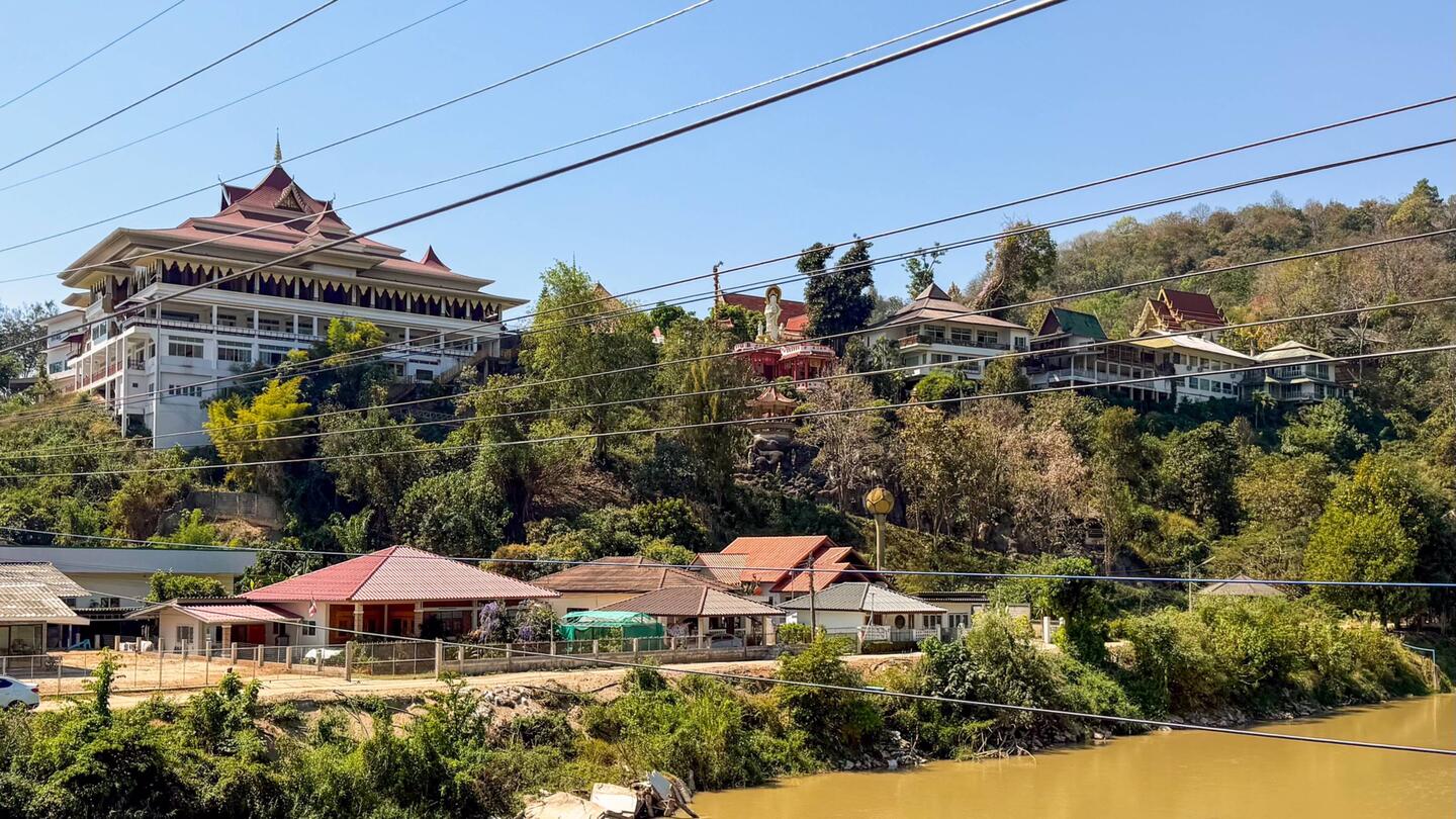 Blick auf Wat Thaton im Städchen Thaton am Mae-Kok-Fluss