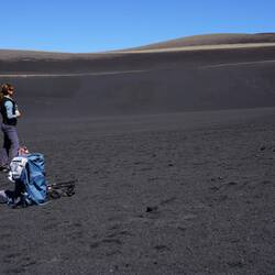 Wanderung über Lava-Felder zum Crater Navidad
