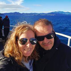 Sončke na drugem nivoju... ker ni nobenega avta je tu sprehajališče za turiste...