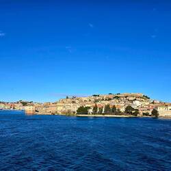 ... s soncem obsijano pa sploh pokaže najlepše barve...