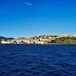 ... bolj ko se približujemo lepši pogled imaš na mesto...