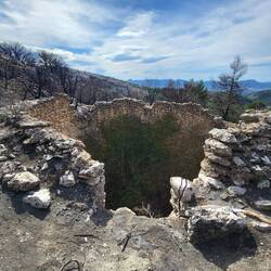 Weitere Schneegruben.