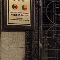 Man kann sich hier auch seine eigenen Abteile mieten. Hier das Fach vom Präsident von Benin