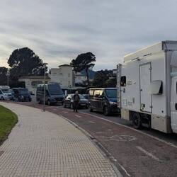 Plötzlich stehen alle wieder am Strand
