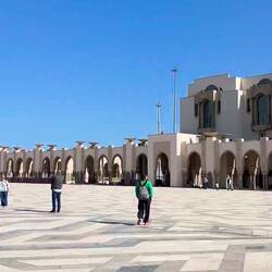 The mosque outdoor area accommodates 80,000