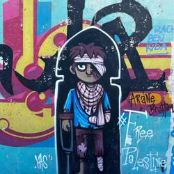 Lots of graffiti and murals along the walk