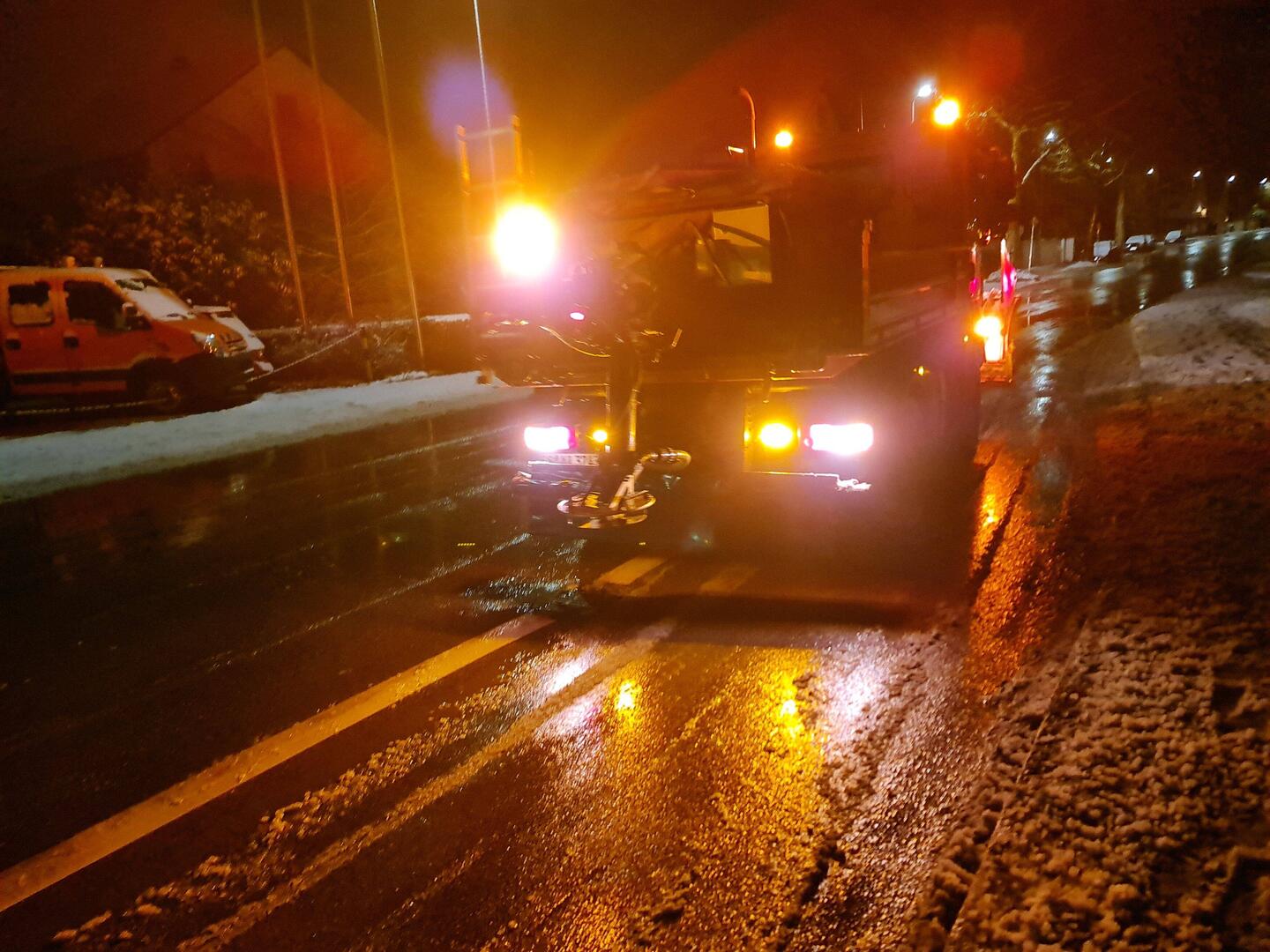 Erstmal mit Schnee und Matsch vollgespritzr