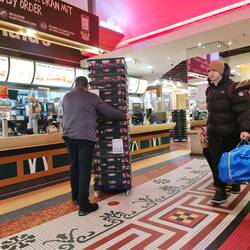 Mc Cafe, da kannst nix falsch machen und nicht so kalt wie am Gleis