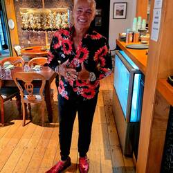 Ropata (Ops Mgr for the cycle tour company) - very blingy dinner wear!!