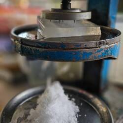 Das Eis dafür wird damit gecrasht.