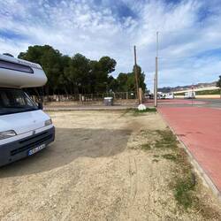 Wir stehen auf dem Ausweichen Platz. Der reguläre SP ist voll