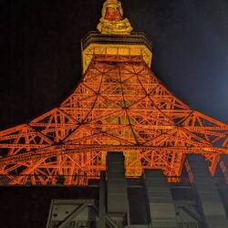 Tokyo Tower von unten
