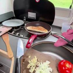 ..Montag Morgen leichter Regen.Wir Duschen noch den Wassertank leer u.dann halt später nach Nafplio😉