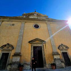 Kdo gleda koga bolj zaljubljeno...